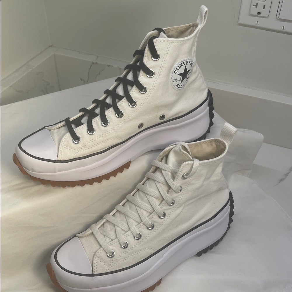 Converse White Run Star Hike Unisex Platform High-Tops in M size 9 1/2.
